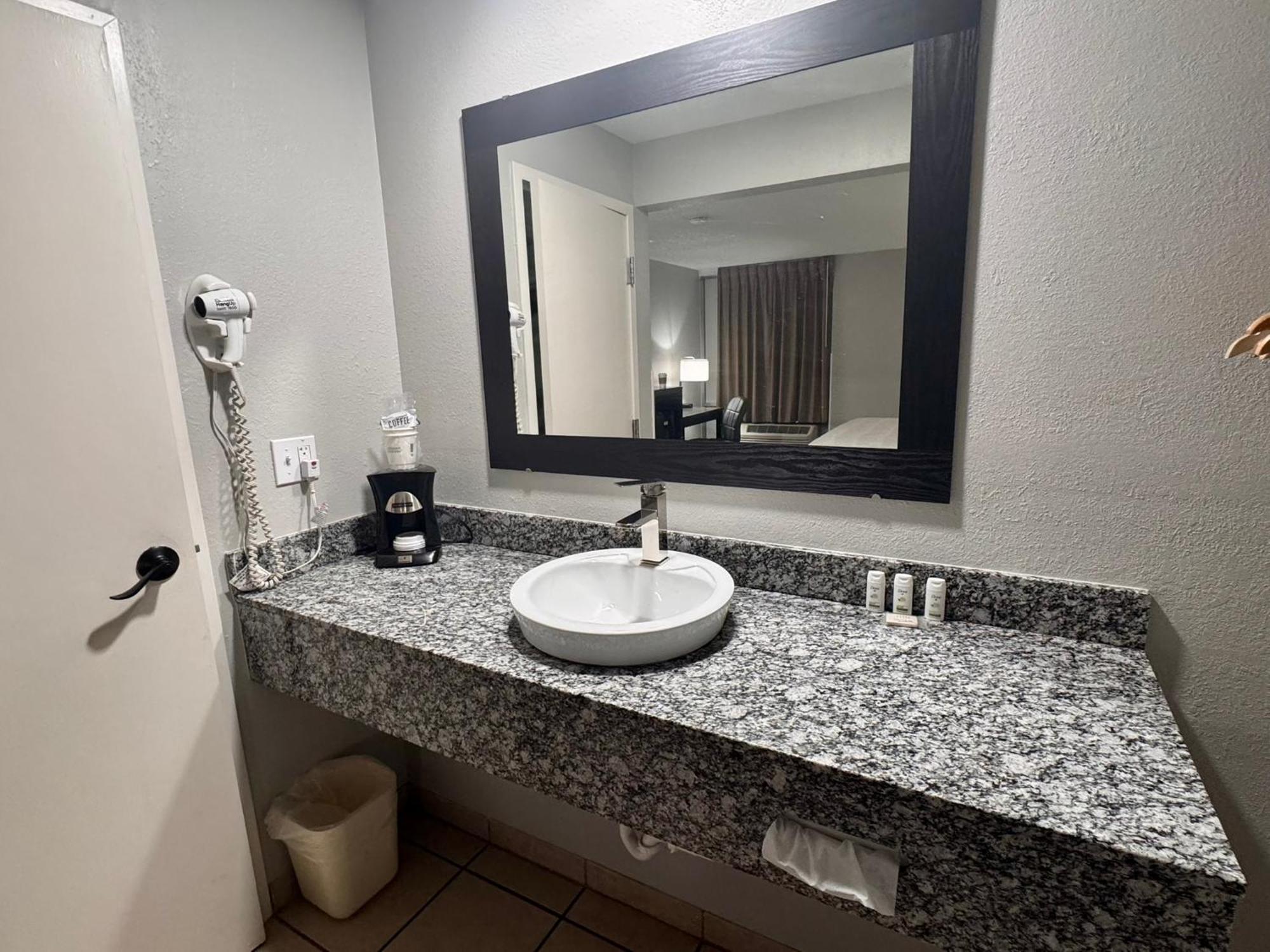 Baymont By Wyndham Great Falls City Center Exteriör bild
