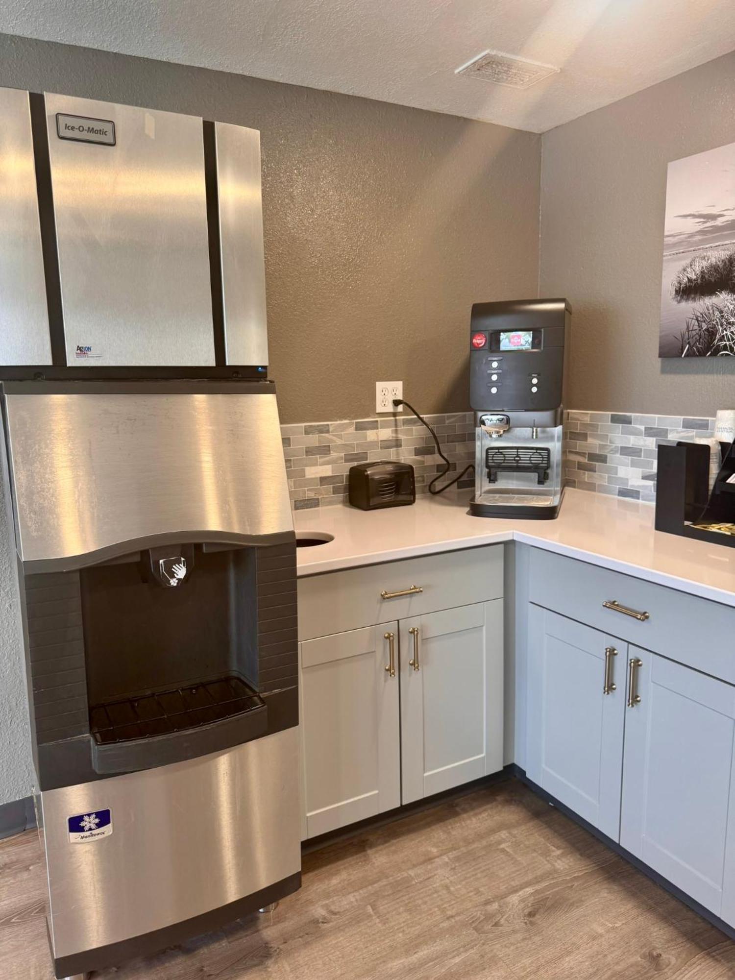 Baymont By Wyndham Great Falls City Center Exteriör bild